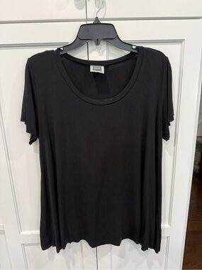 Nom black short-sleeve scoop neck tee